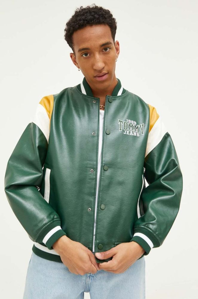 Куртка-бомбер Tommy Jeans чоловічий колір зелений перехідна oversize