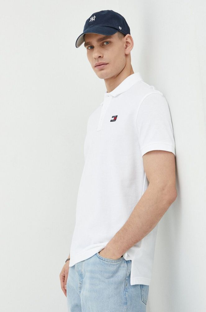 Бавовняне поло Tommy Jeans колір білий з аплікацією