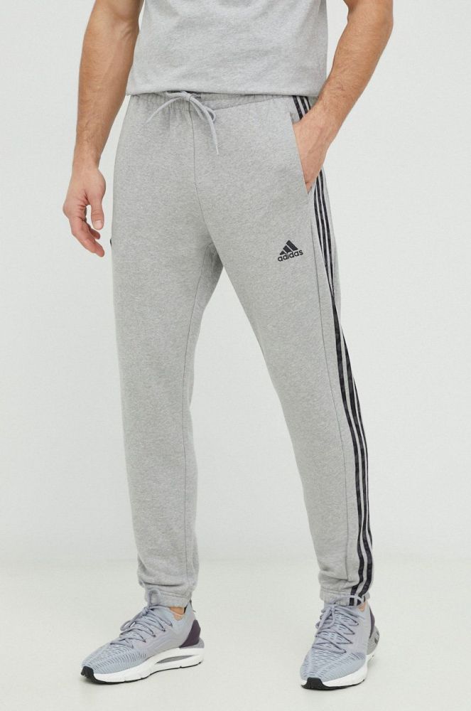 Бавовняні спортивні штани adidas чоловічі колір сірий однотонні